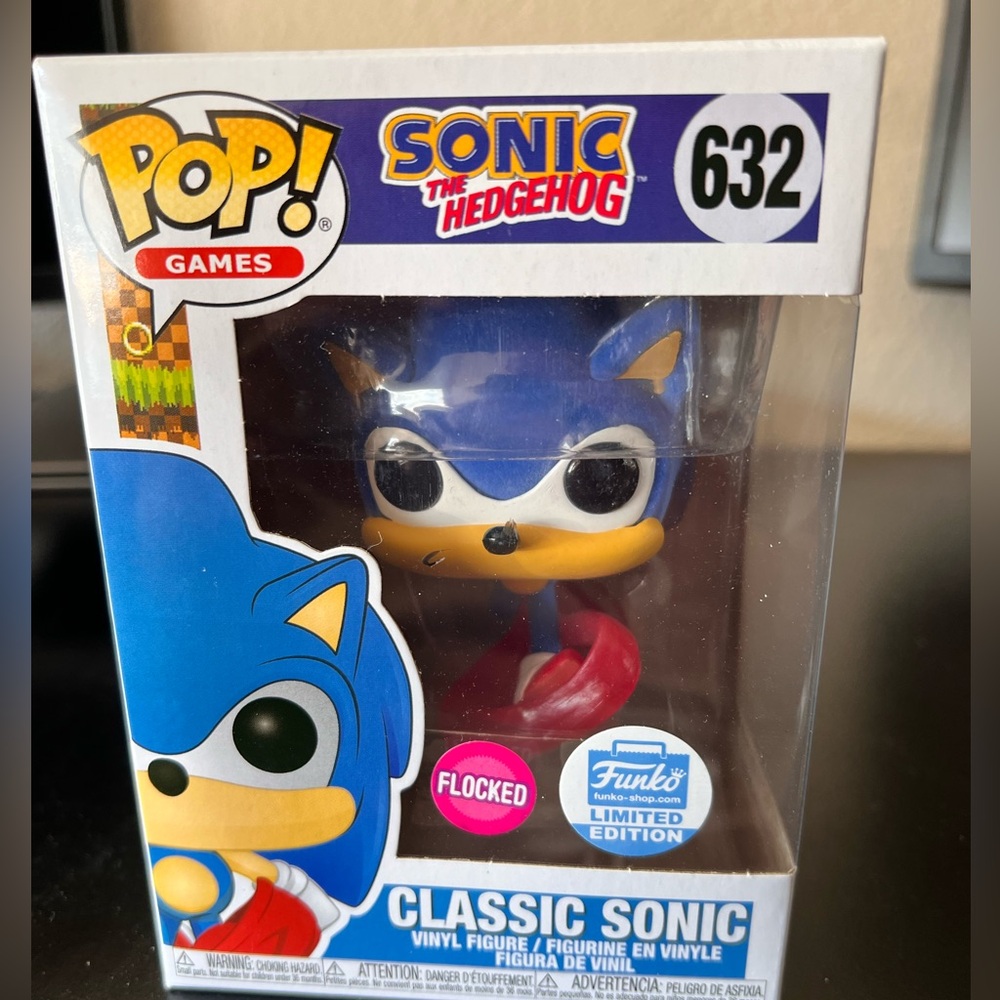 Funko Pop! Vinyl: Sonic the Hedgehog - Classic Sonic (Flocked)Funko Exclusive